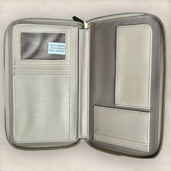 Adrienne Vittadini Zip Around Passport/Wallet. - Picture 3 of 4